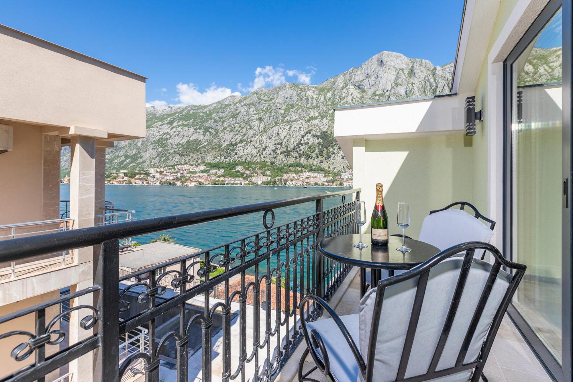 Dekaderon Lux Apartments Kotor Buitenkant foto