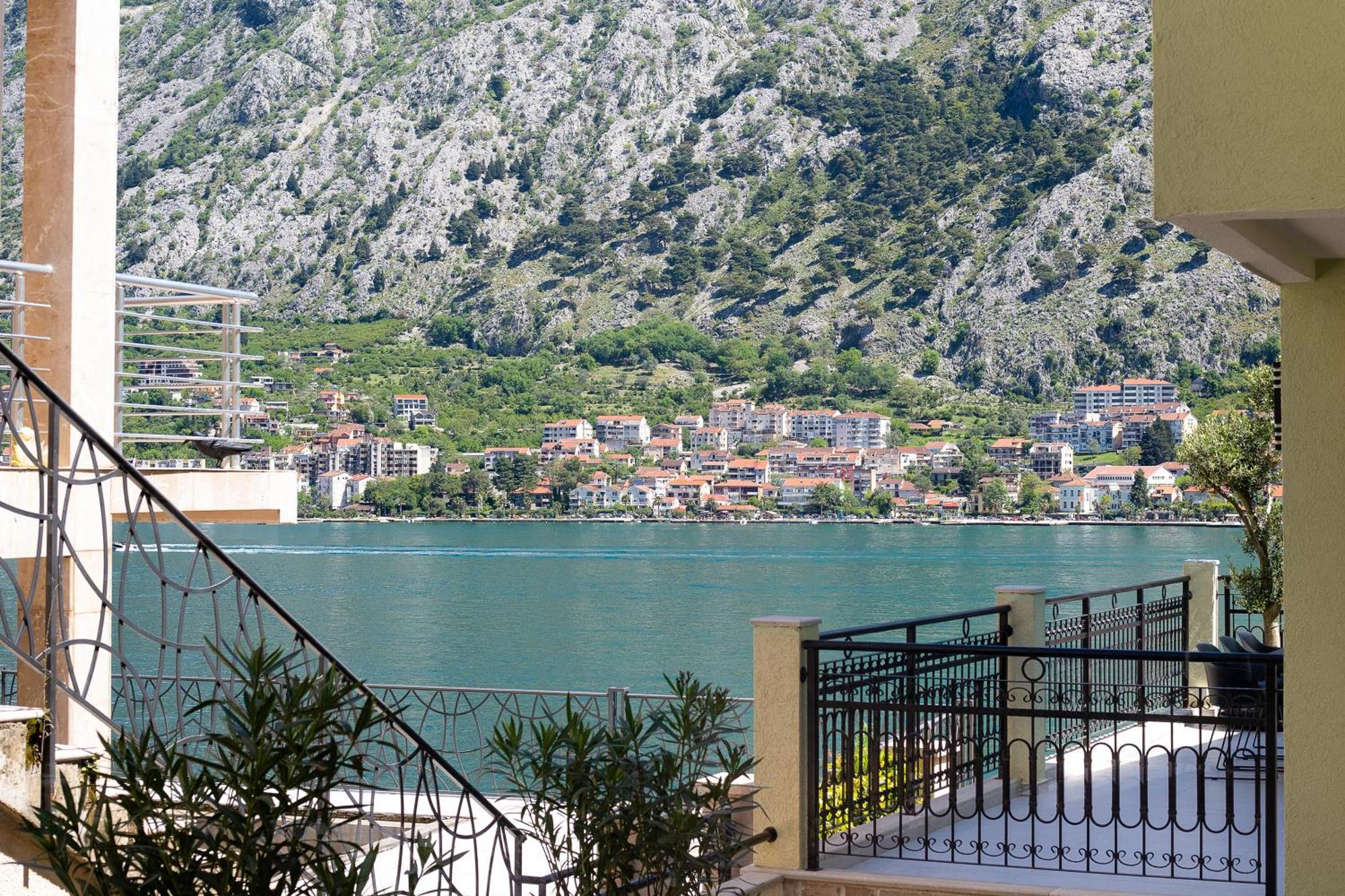 Dekaderon Lux Apartments Kotor Buitenkant foto